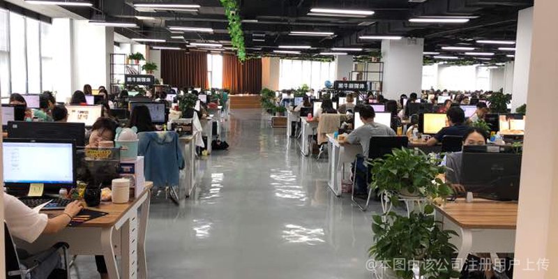 在新媒体时代，如何有效发布内容成为企业关注的焦点。本文将从多个维度对比分析传统纸质媒体与新兴数字平台的优势劣势，帮助企业找到最适合的内容发布策略。